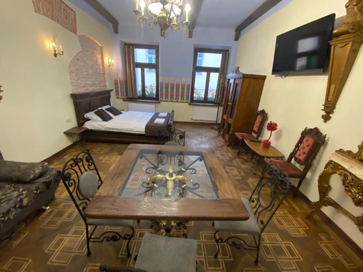 Апартаменти Королівські На Вулиці Лесі Українки 19 Lviv Kültér fotó