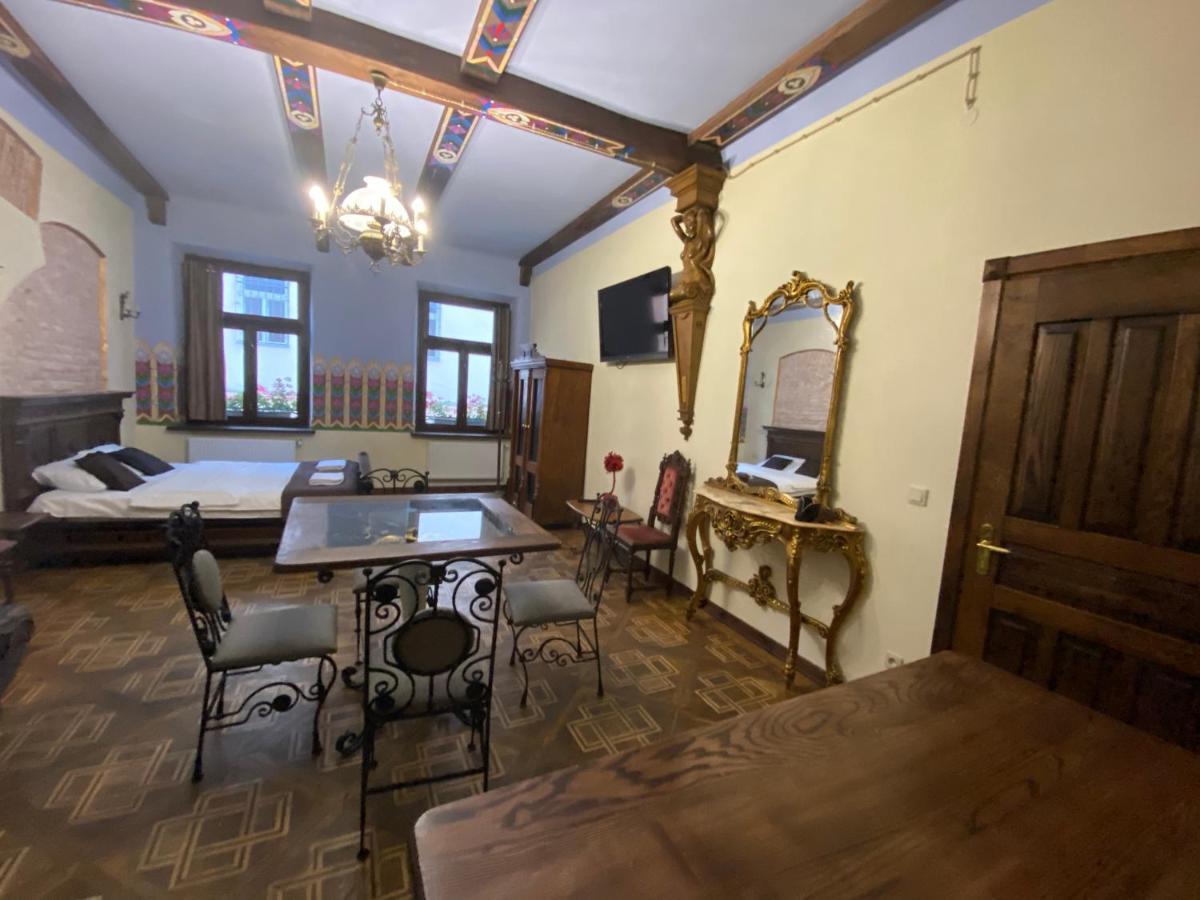 Апартаменти Королівські На Вулиці Лесі Українки 19 Lviv Kültér fotó