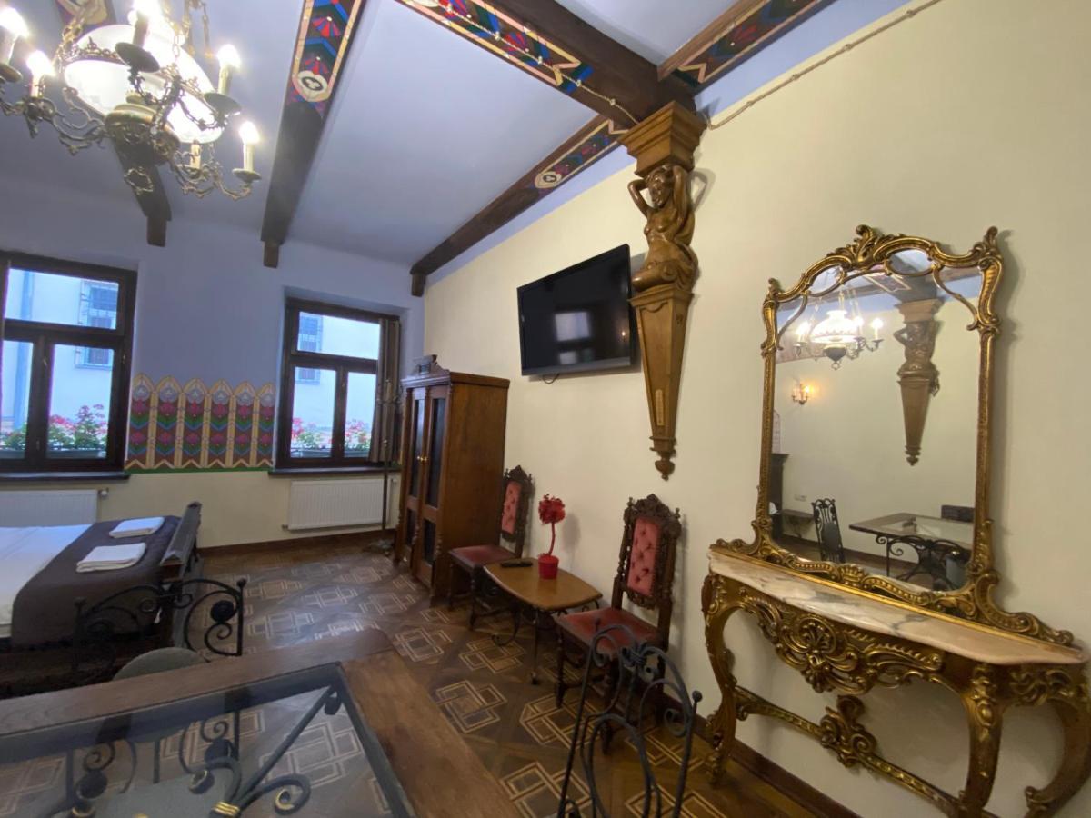Апартаменти Королівські На Вулиці Лесі Українки 19 Lviv Kültér fotó